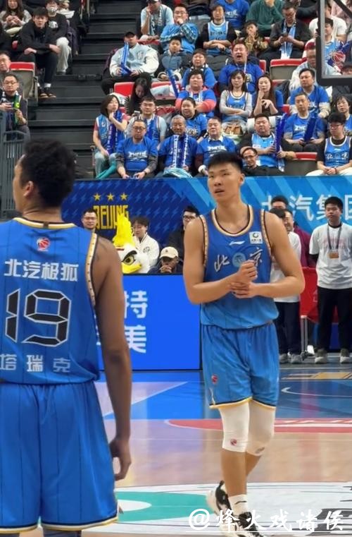 范子铭：今天开赛前压力挺大 第四节拼抢篮板球更多是本能反应