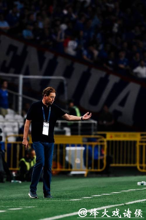 新民体育丨斯卢茨基终于要“变”了？